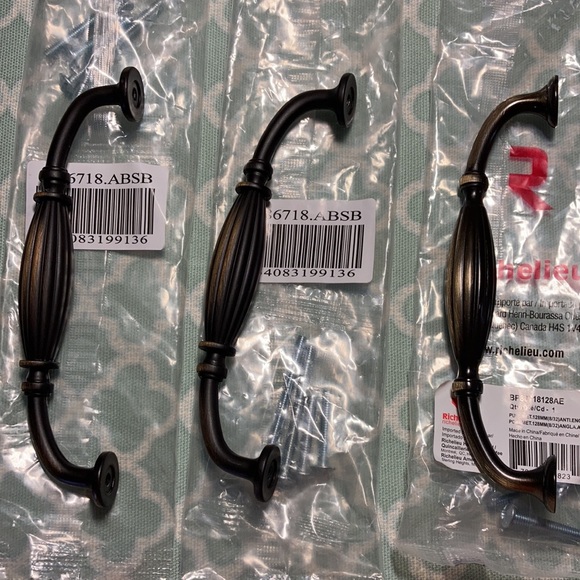 Antique Brass Fluted 5” Cabinet Pulls - Picture 7 of 7